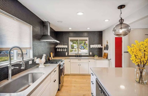 Napa House | Modern Napa 3BD Wine Country Escape w/Pool & Spa