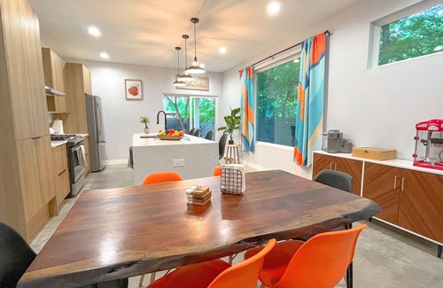 Highland Park House | 🌺 MODERN NATURE - 2 STORY DOWNTOWN DELIGHT 🪴