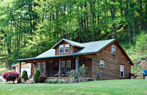 Warrensville Cabin | Modern Nest-Quaint Riverfront cabin with fire pit, WIFI