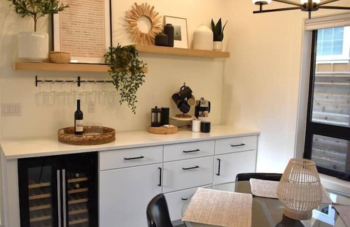 Downtown Cannon Beach House | Modern New Build Pet Friendly 3BR 2BA home w/Hot Tub, Fire Pit & Coffee Bar Easy Walk to Beach