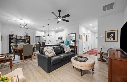 Haw River House | Modern New Duplex in Prime Location