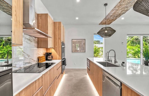 Arlington Park House | Modern New Home - Private Pool, Spa, Rooftop Deck, Game Room, & More!
