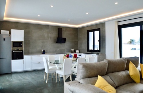 Costa Teguise Villa | modern newly built villa
