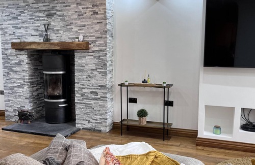 Waunlwyd House | Modern Newly Renovated 3 Story House in Ebbw Vale