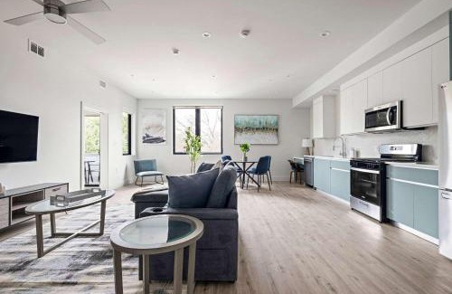 West Congress Apartment | Modern & Newly Renovated 1BR Flat West Congress