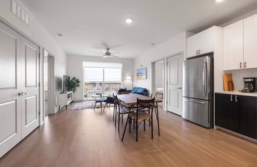 Downtown Louisville Apartment | Modern Nulu 2BR CozySuites 07