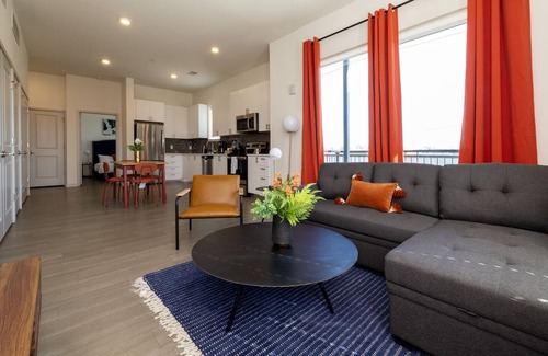 Downtown Louisville Apartment | Modern Nulu 2BR CozySuites 04