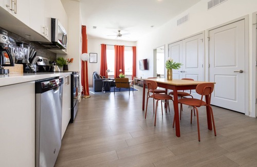 Downtown Louisville Apartment | Modern Nulu 2BR CozySuites 04