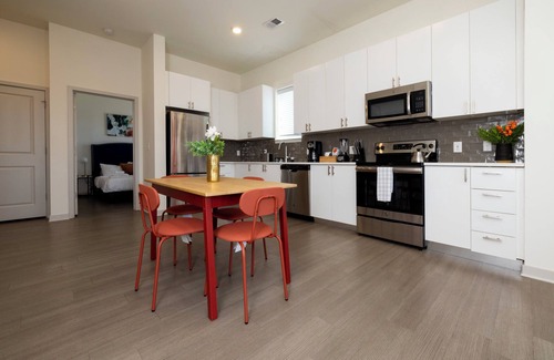 Downtown Louisville Apartment | Modern Nulu 2BR CozySuites 04
