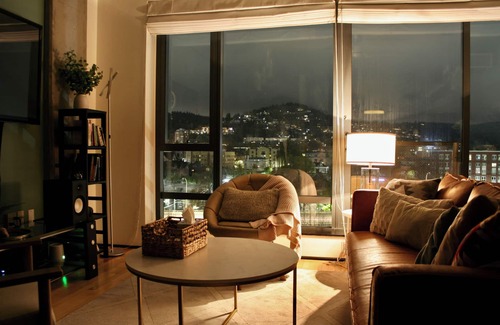 Pearl District Condo | Modern NW Portland Condo in the heart of the city. 30 day minimum stay