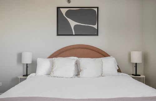 Oak Park Apartment | Modern Oak Park 1BR w/ Lounge & Rooftop, 3 blocks to L, by Blueground
