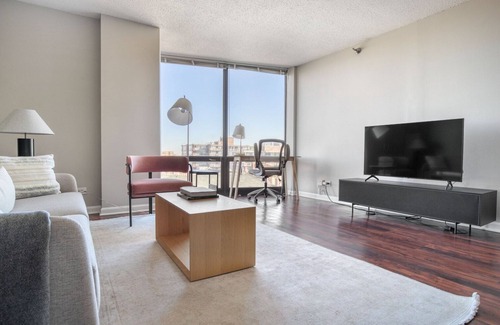 Oak Park Apartment | Modern Oak Park 1BR w/ Lounge & Rooftop, 3 blocks to L, by Blueground
