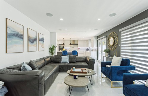 Valley Village House | Modern Oasis! 5BD/3BA & Pool in Valley Village