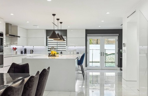 Valley Village House | Modern Oasis! 5BD/3BA & Pool in Valley Village