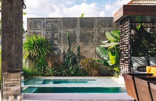 Batu Bolong Villa | Modern Oasis by the Sea – Bali Villa 1032
