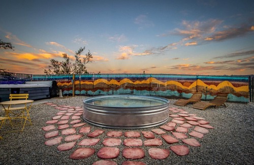 Joshua Tree House | Modern Oasis + Casita | Pickleball, Stargazing, Firepit & Joshua Tree Views