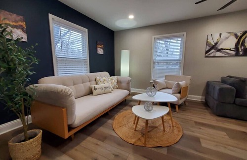Fox Valley House | Modern Oasis in Glen Ellyn