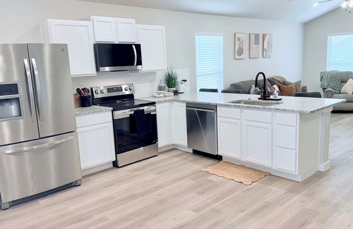 Lubbock House | Modern Oasis in Lubbock - Perfect for Families, minutes from Texas Tech