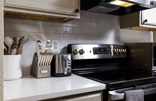 West San Antonio House | Modern Oasis In San Antonio- Perfect for long stays and short get aways!
