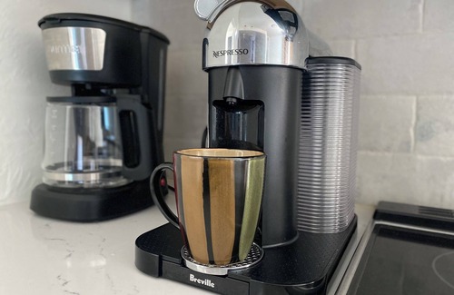 Palo Verde House | Modern Oasis: New Kitchen, Rooftop Deck, Exec Office, Pet-Friendly, Large Yard