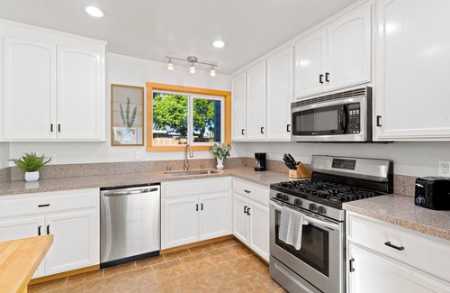 Serra Mesa House | Modern Oasis/Spa with Casita and Spacious Yard