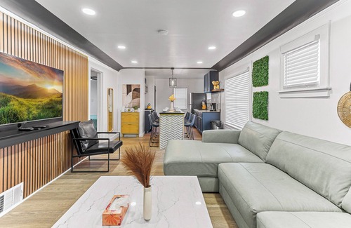 Detroit House | Modern oasis W/Game room/fenced yard-smoke room- Fits 16+ guests.