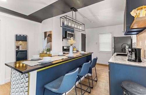 Detroit House | Modern oasis W/Game room/fenced yard-smoke room- Fits 16+ guests.