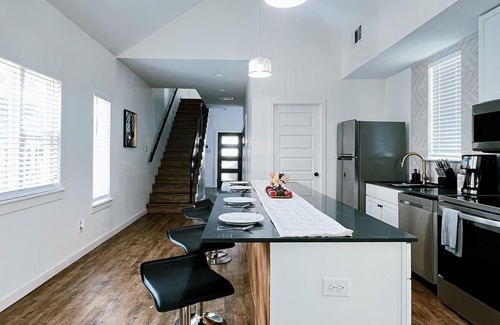 South Dallas - Fair Park House | Modern Oasis- Walk t State Fair | Near Deep Ellum
