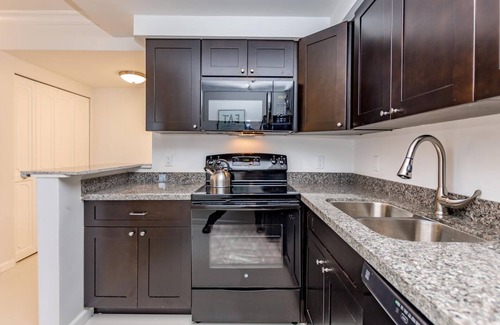 Galt Mile Apartment | Modern Ocean Beach Condo 3BR "On the Sand" w POOL