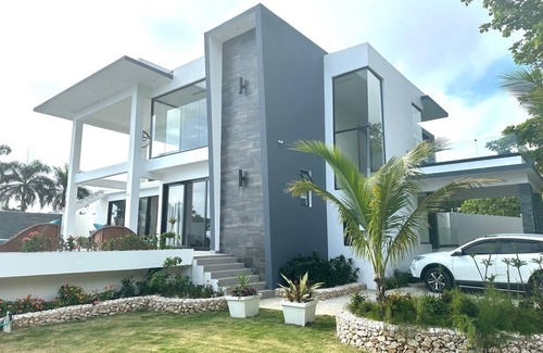 Cabrera House | Modern Oceanfront 4-bedroom house with pool, WiFi, AC in lovely town of Cabrera