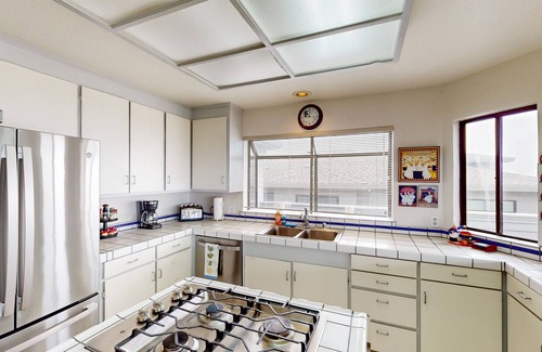 Bodega Bay House | Modern Ocean-View Dream w/Chefs Kitchen, Patio & Balcony - Walk to Beach