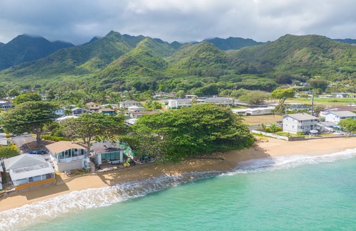 Hauula Cottage | Modern Oceanfront Cottage
