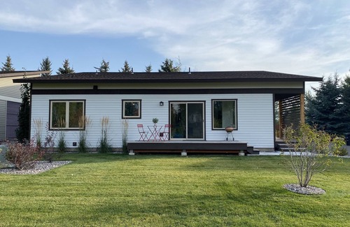 Victor House | Modern on Dandelion Drive