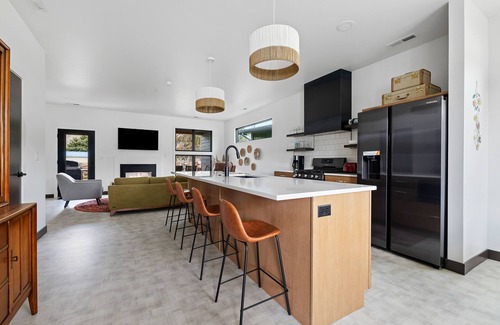 Hill City House | Modern on Main-Walking Distance to Downtown Hill City and Mickelson Trail!