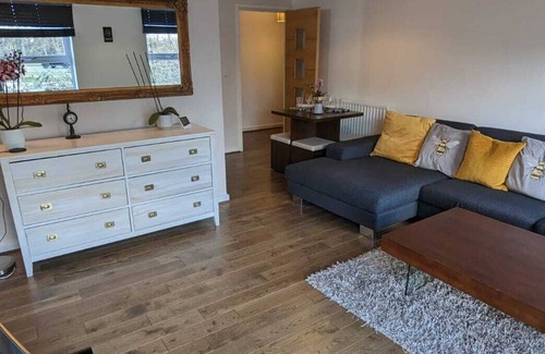 Mortlake Apartment | Modern one bed 1st floor flat near River Thames