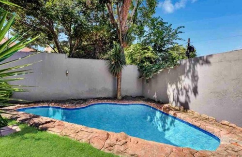 Sandown House | Modern One Bedroom Apartment in Heart of Sandton
