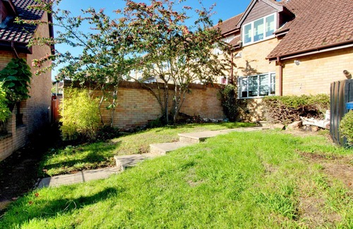 West Hendon House | Modern One Bedroom House, Welsh Harp, NW London