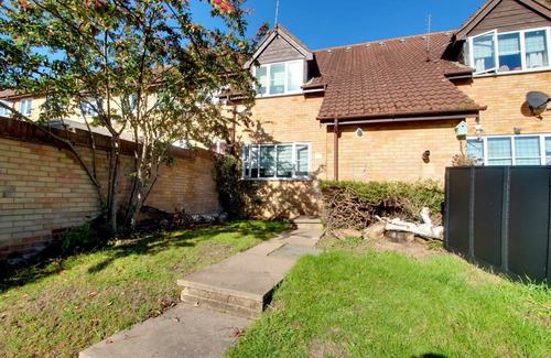 West Hendon House | Modern One Bedroom House, Welsh Harp, NW London