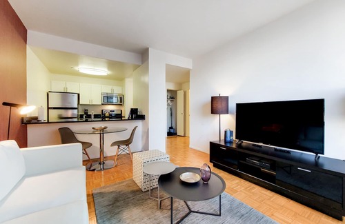 Brooklyn Heights Apartment | Modern One Bedroom in Charming Brooklyn Heights