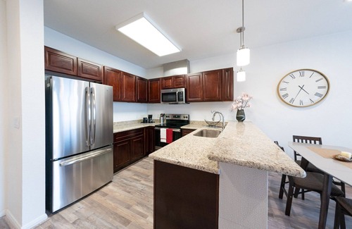 Katy Condo | Modern One Bedroom + Study private condo unit|2P