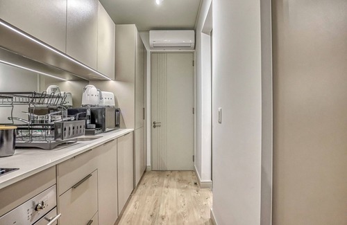 Greater Johannesburg Metropolitan Area Apartment | Modern One Rosebank Studio Apartment 456