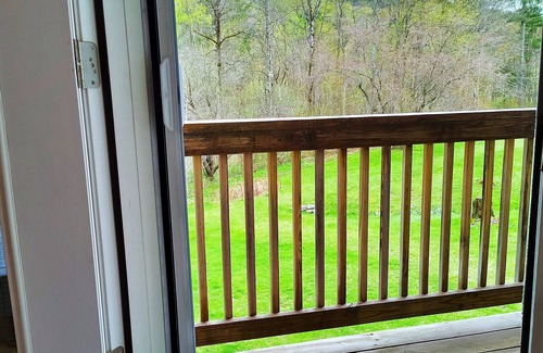 Warren Condo | Modern Open-Concept Retreat w/Luxe King Bed Minutes2Sugarbush & Fido Stays Free!