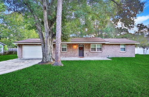 Doctors Inlet House | ★Modern Orange Park Home w/6+Beds & Washer/Dryer Fence★