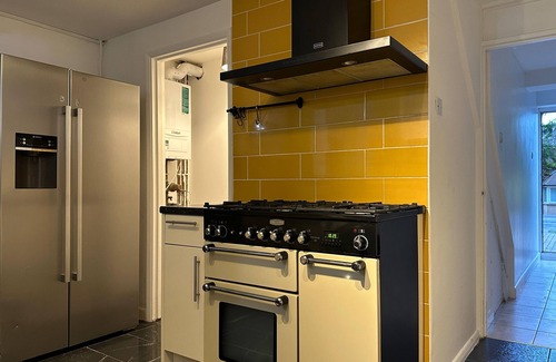 Botley House | Modern Oxford Retreat, 2Bed, 1Bath with Parking