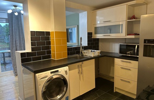 Botley House | Modern Oxford Retreat, 2Bed, 1Bath with Parking