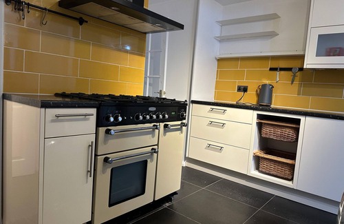 Botley House | Modern Oxford Retreat, 2Bed, 1Bath with Parking