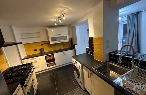 Botley House | Modern Oxford Retreat, 2Bed, 1Bath with Parking