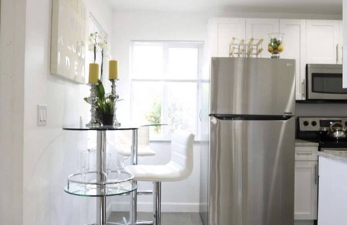 Pinewood Park Apartment | Modern Parisian Flat
