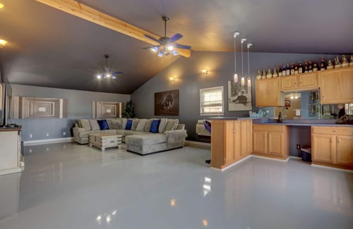 Lexington House | Modern,peaceful,clean w/a great porch view!