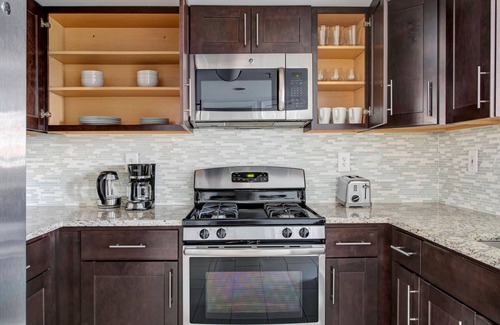 Pentagon City Apartment | Modern Pentagon City 1BR w/W/D, Gym & Lounge, near Metro, by Blueground